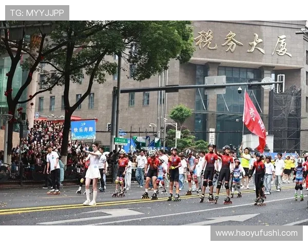 南京城市马拉松精彩点评滑板队默契配合展现团队精神与竞技魅力