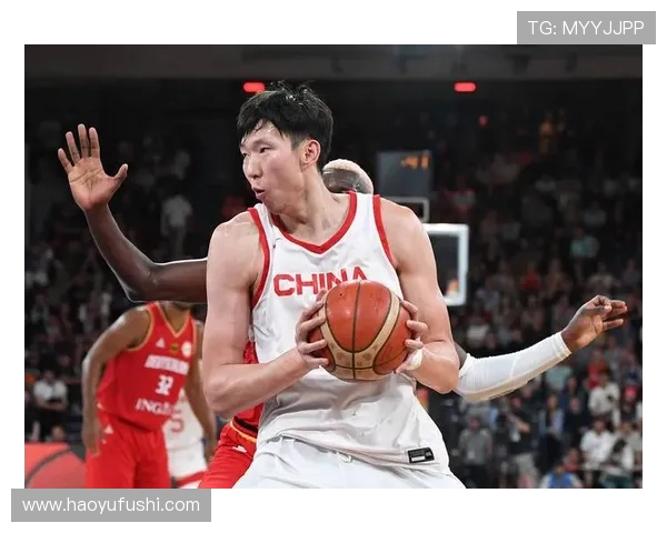 周琦在国际篮球舞台上的崛起与挑战：从青涩球员到顶尖中锋的奋斗历程